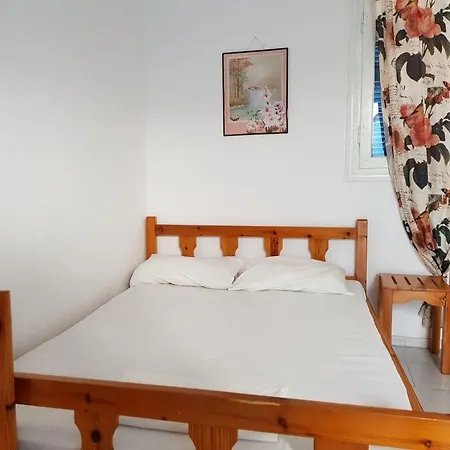 Mmstudios Hotel Perissa (Santorini)